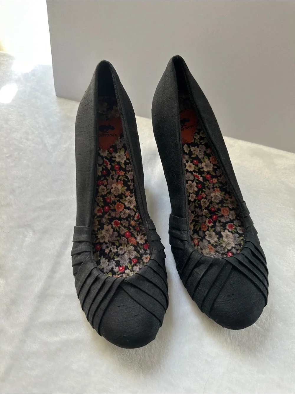 Rocket Dog K9 Black Twist Knot High Heels Pumps Size 9 like new